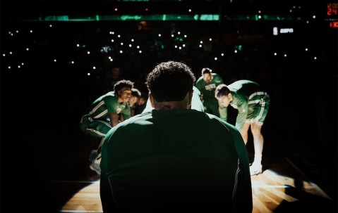 PG电子-包含塔图姆回归赛场，突破纪录首场状态亮眼，G2观众沸腾！的词条