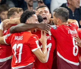 PG-西亚卡姆连续五场比赛得分超过大比分获胜，瑞士队不断突破！比赛高潮迭起(埃奇库姆狂砍34分)