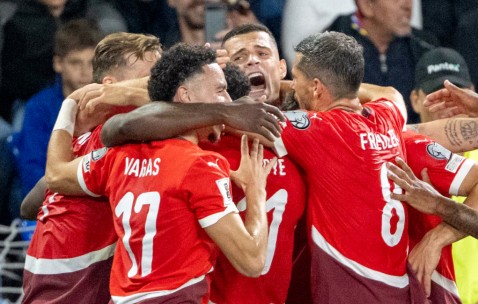 PG-西亚卡姆连续五场比赛得分超过大比分获胜，瑞士队不断突破！比赛高潮迭起(埃奇库姆狂砍34分)