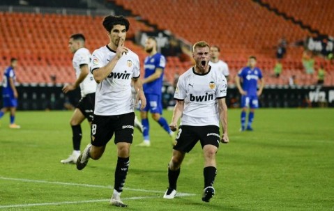 PG电子- 皇家社会发布备战花絮，集结日内部沟通，中超任务艰巨，控场能力受关注