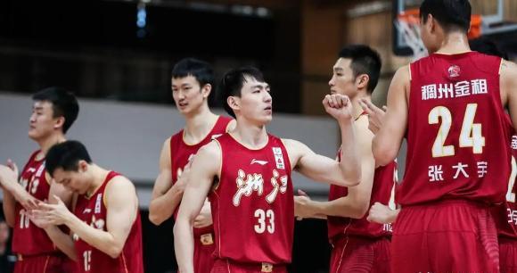 包含窗口期新疆广汇备战CBA季后赛；主帅复盘细节曝光；目标明确；身体对抗强度拉满的词条