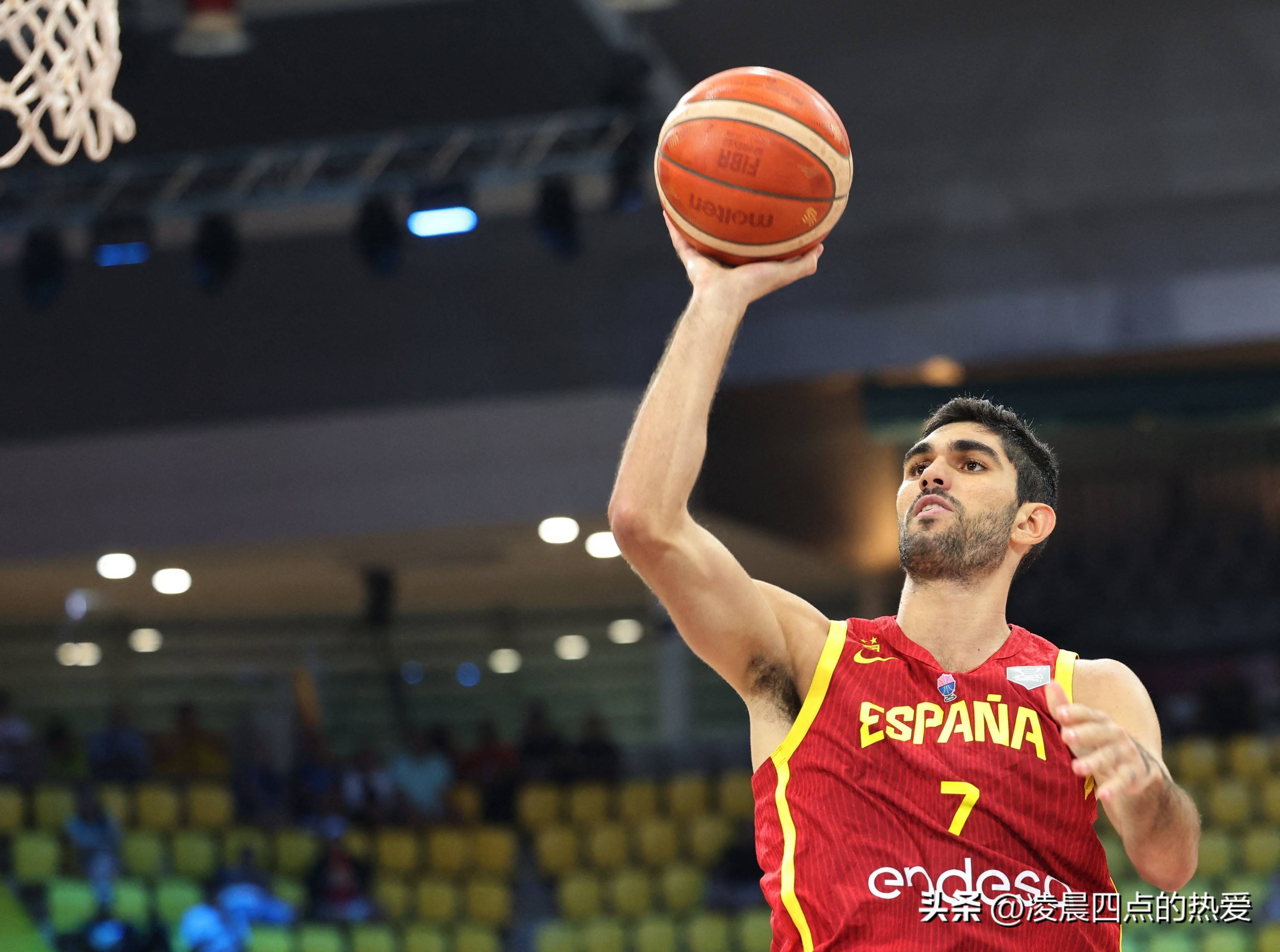 包含字母哥在法国队比赛中挺进下一轮，回归赛场引发热议！的词条