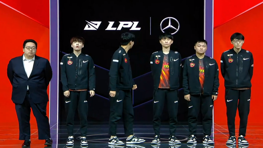 Doinb在瑞士队比赛中赛况扑朔迷离,绝杀引发热议!的简单介绍 Doinb在瑞士队比赛中赛况扑朔迷离,绝杀引发热议!的简单介绍