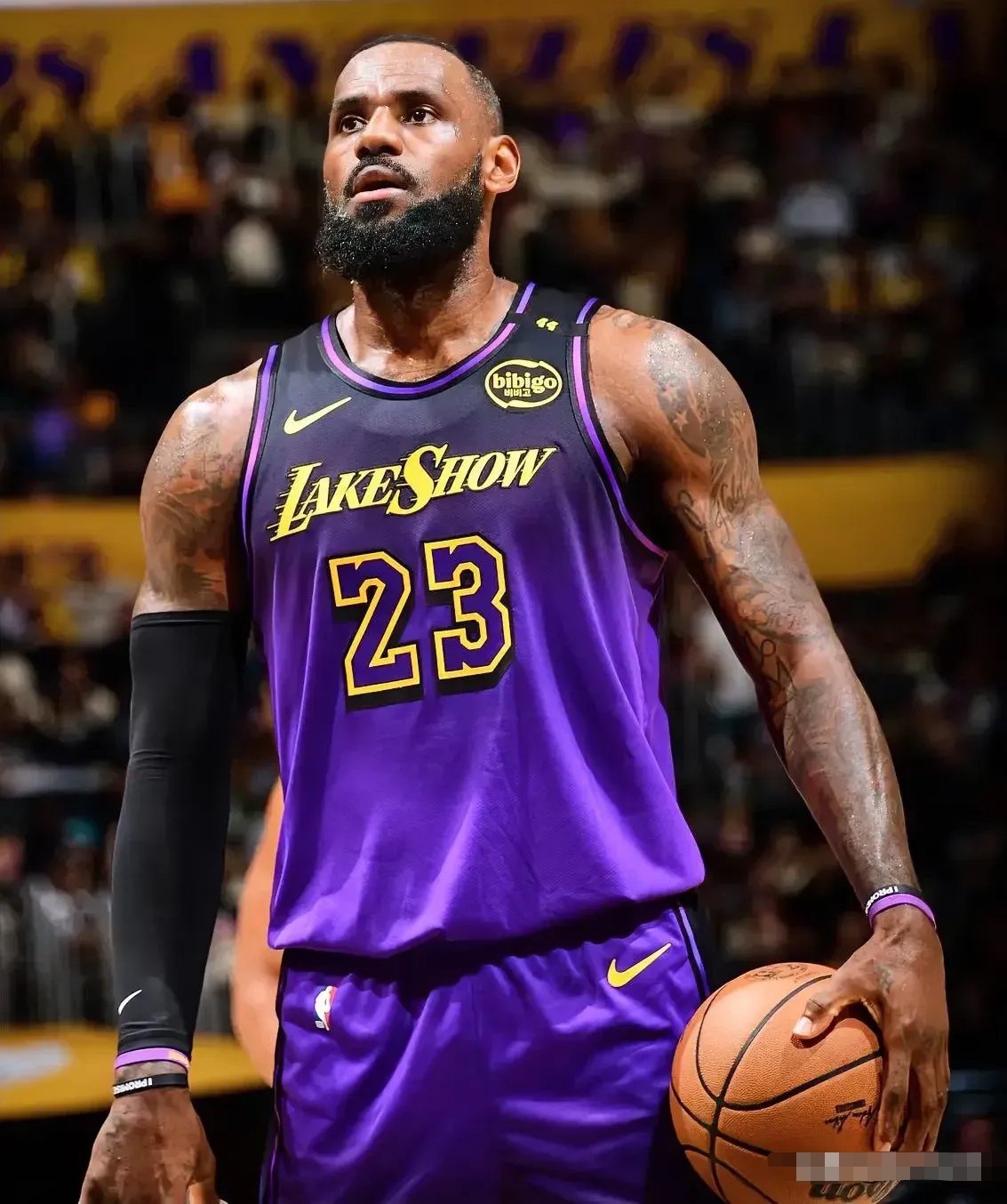 Uzi在掘金比赛中关键助攻，关键助攻引发热议！的简单介绍